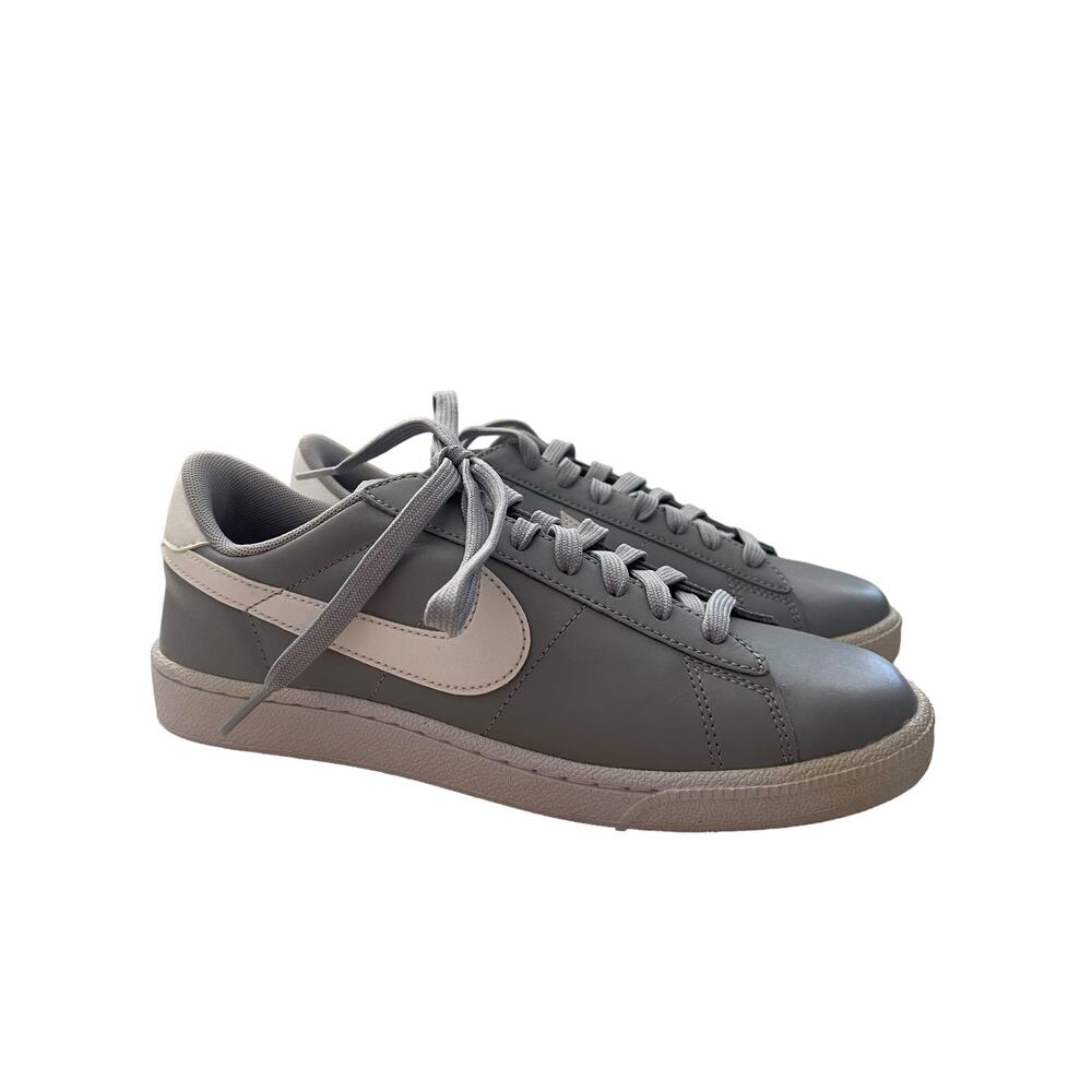 NWOB Woman’s Nike Leather Shoes Gray White Size 7 6M/Y 24cm